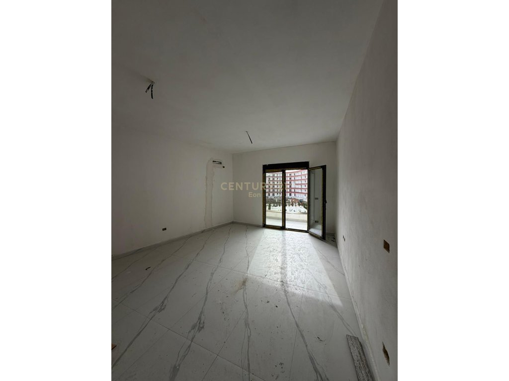 Apartament 2+1+2 për shitje në një nga rezidencat më të veçanta në zonën e Golemit – Rezidenca EON !