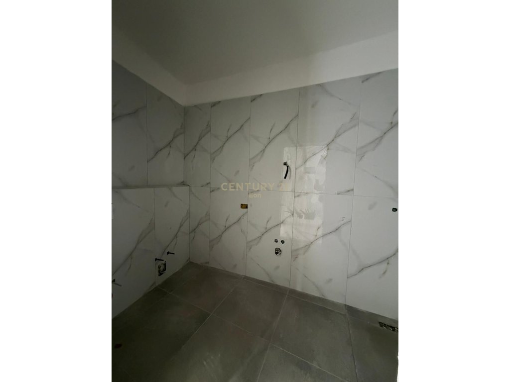 Apartament 2+1+2 për shitje në një nga rezidencat më të veçanta në zonën e Golemit – Rezidenca EON !