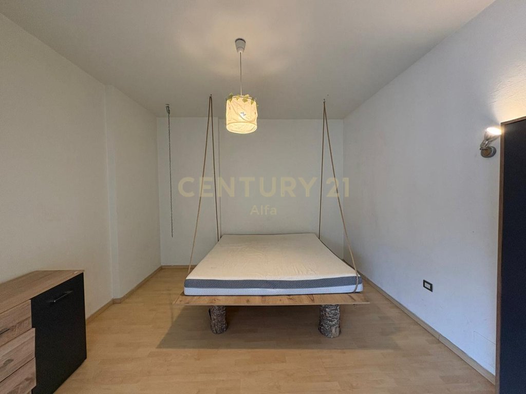 Shitet apartament 168 m2 tek Zogu i Zi!