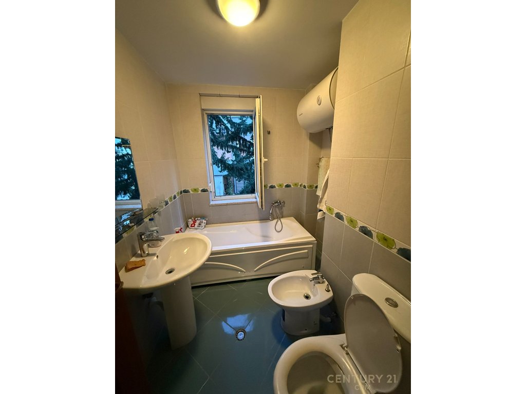 Apartament 2+1+2+post parkimi
 Me Qira te Liqeni i Thatë, Colombo 2