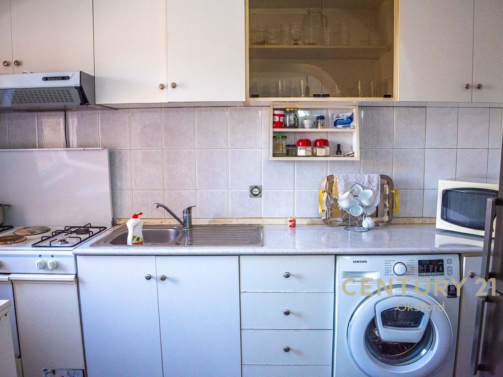 Apartament 2+1 Me QIRA tek Pazari i Ri!