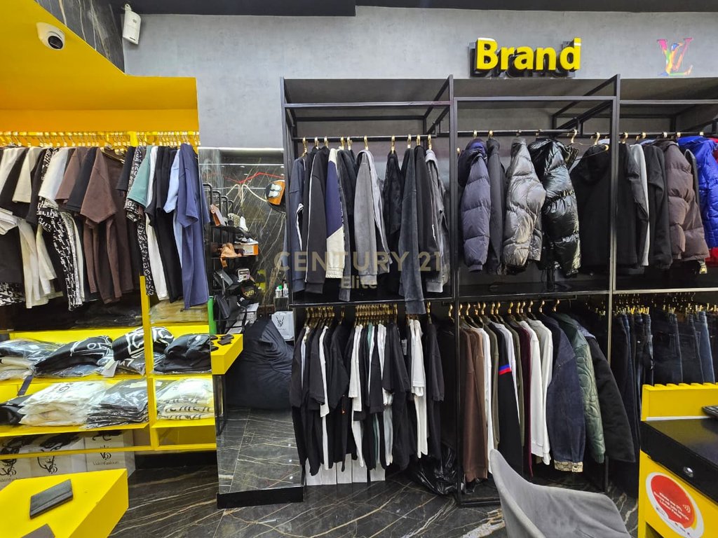 SHITET BIZNESI BUTIK NE VASIL SHANTO, RRUGE KRYESORE!