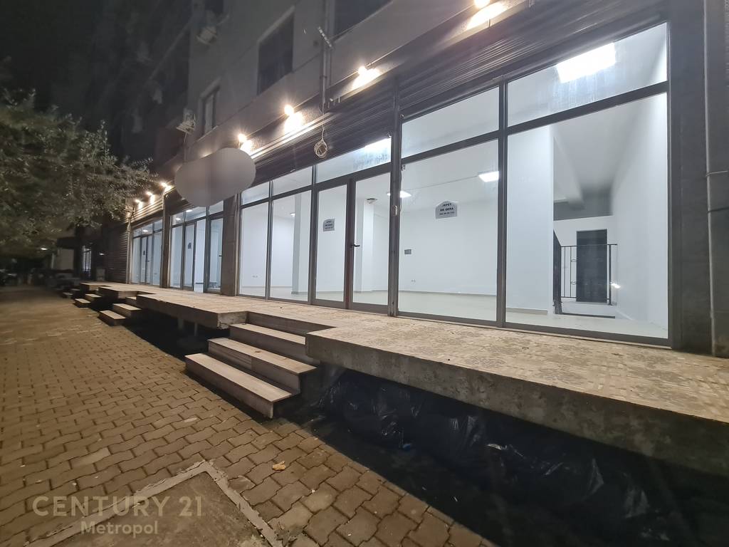 Japim me qira ambjent komercial  250 m, ne Yzberish!