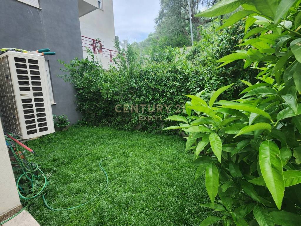 Shitet apartament 3+1 Liqeni i Thate