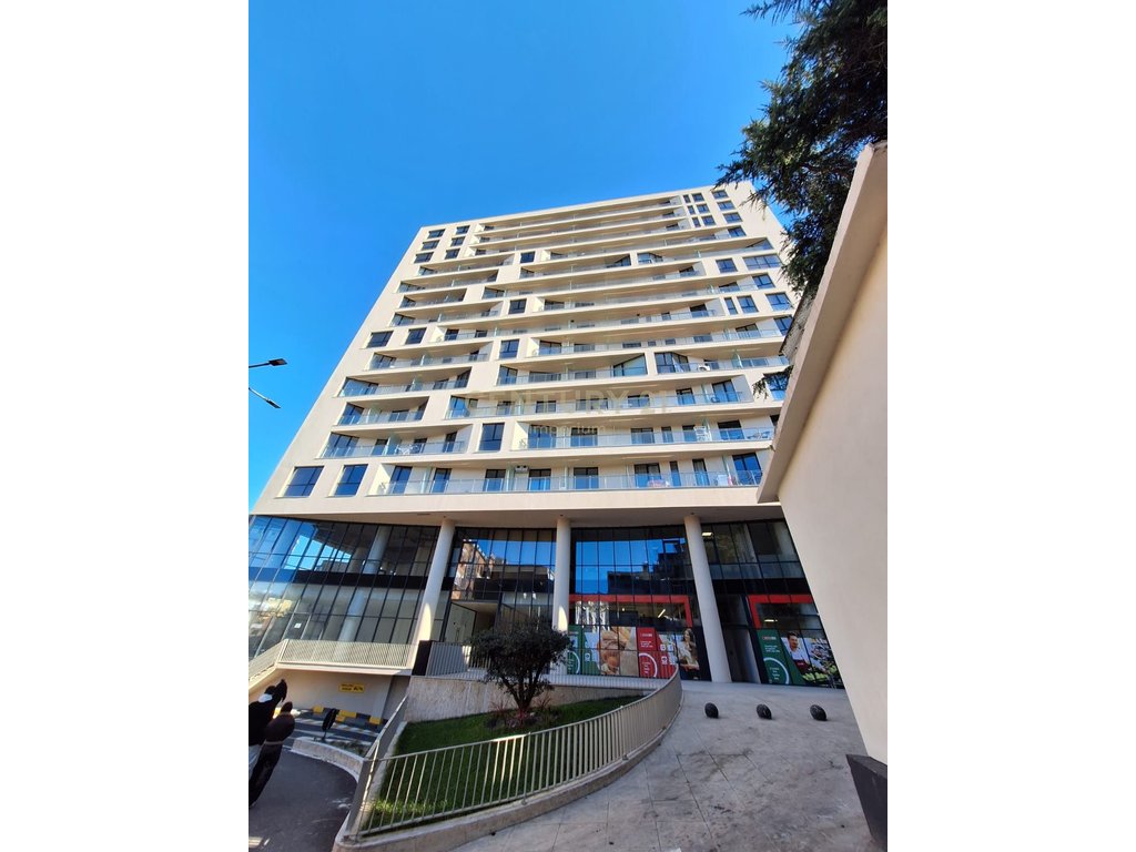 🏢 AMBIENT KOMERCIAL ME QIRA NË GOLDEN TOWER – MINE PEZA ✨