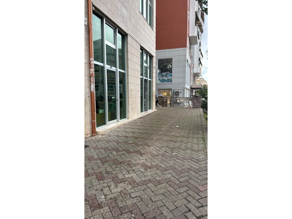 Ambient Komercial  Për Shitje në Ali Demi, Tiranë - 450000€ | 76.68 m²