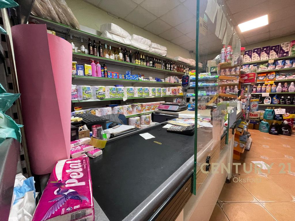 AMBIENT KOMERCIAL SUPERMARKET PER QIRA NE YZBERISHT