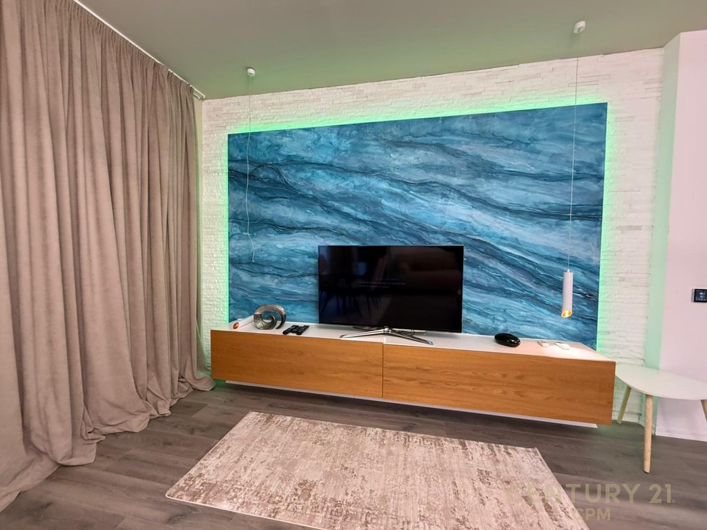 JEPET ME QIRA APARTAMENT LUKSOZ 2+1+POST PARKIMI TEK KAFE FLORA !