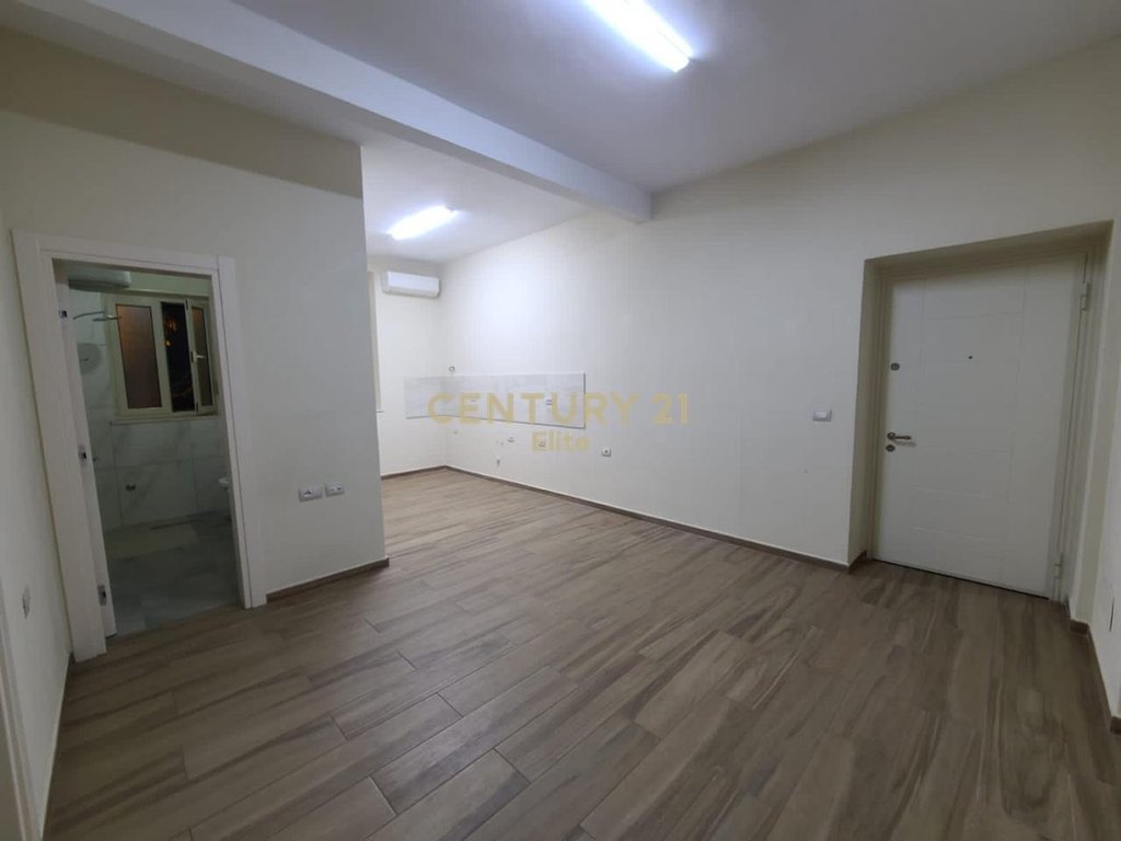 Qira, Ambient Biznesi, Bulevardi Zogu I