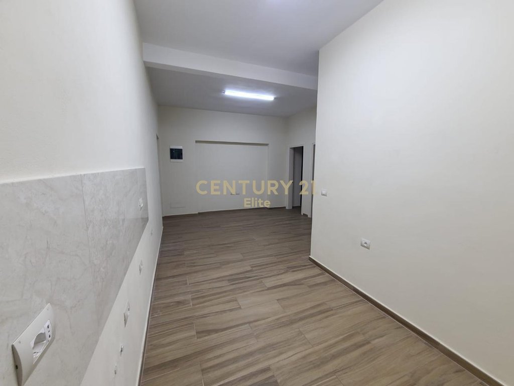 Qira, Ambient Biznesi, Bulevardi Zogu I