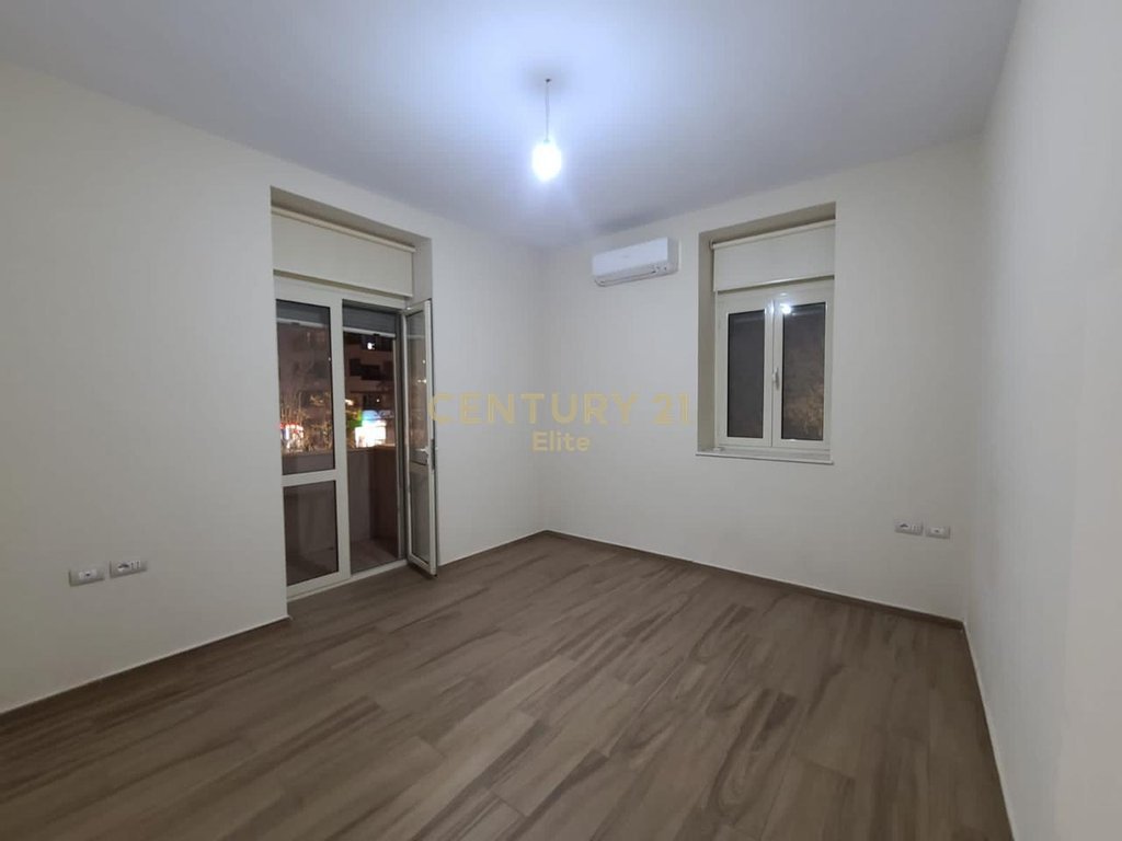 Qira, Ambient Biznesi, Bulevardi Zogu I