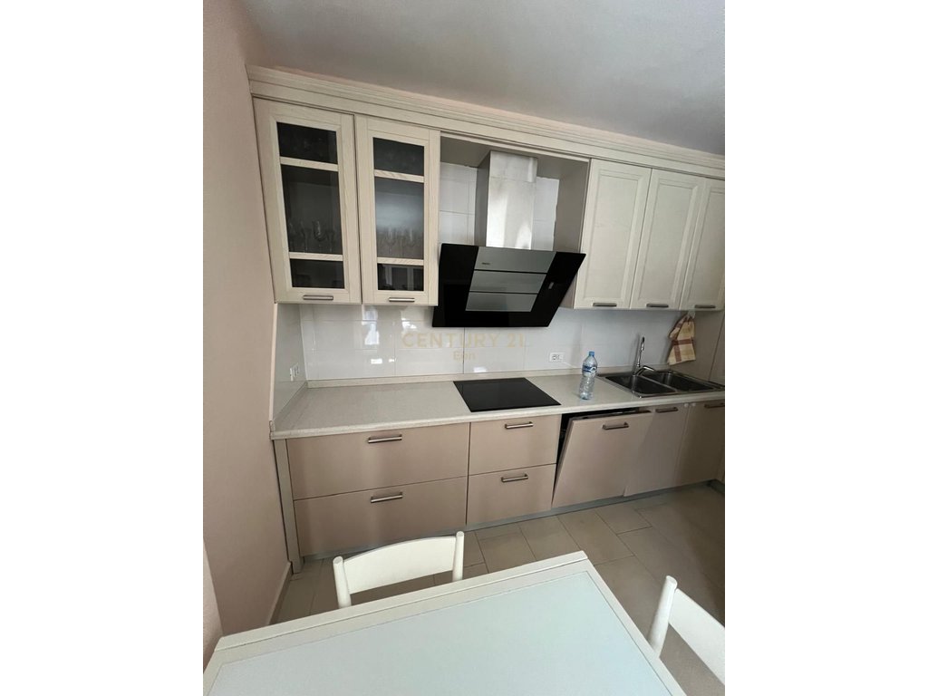 JEPET ME QERA APARTAMENT 2+1+2 MODERN TEK STADIUMI NE DURRES!