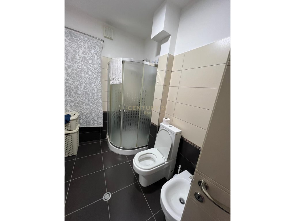 JEPET ME QERA APARTAMENT 2+1+2 MODERN TEK STADIUMI NE DURRES!