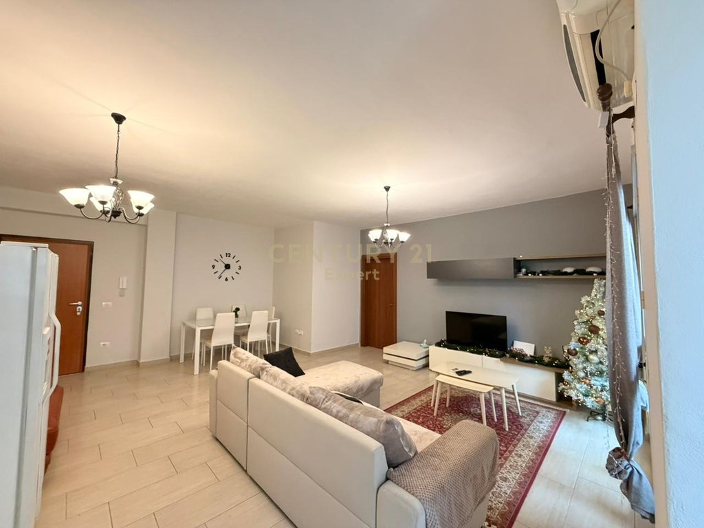 Shitet Apartament 1+1 Prane Portit Lagjia nr. 3, Durres