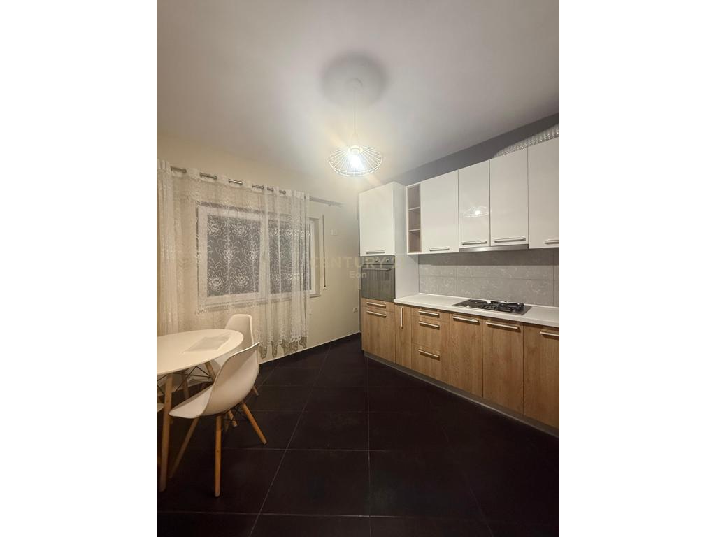 Apartament 2+1 Me Qira në Plazh Stacioni i parë, Durrës!