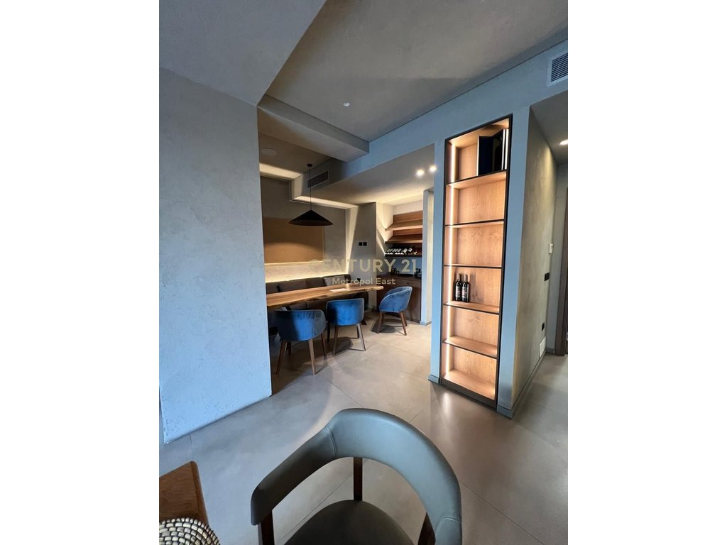 Shitet Ambient Komercial/Restorant tek Kodra e Diellit