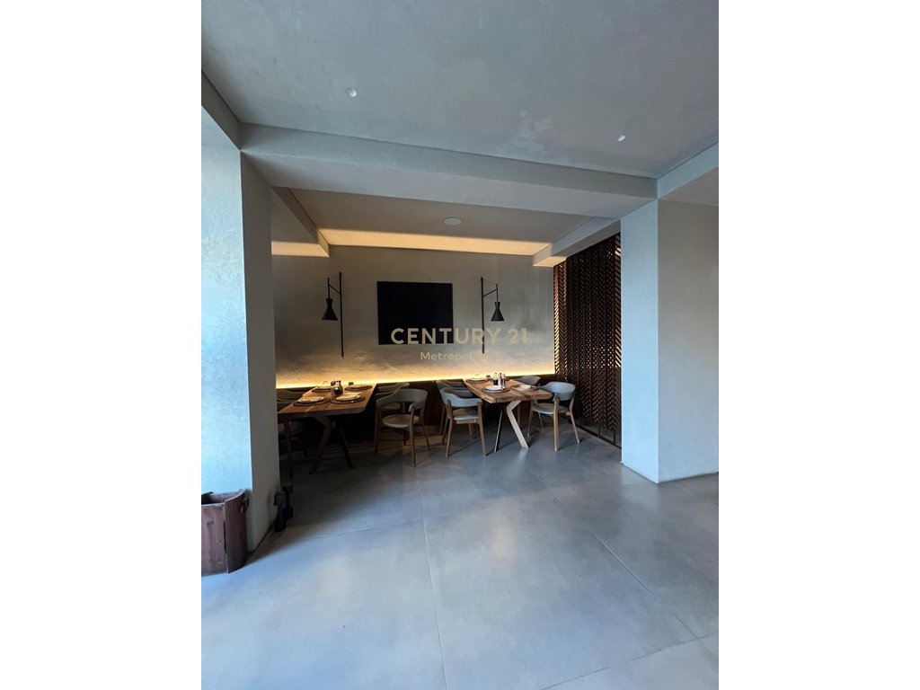 Shitet Ambient Komercial/Restorant tek Kodra e Diellit