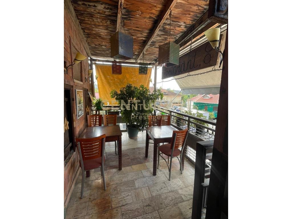 BAR-RESTORANT ME QIRA, VENDOSUR TEK RRETH-RROTULLIMI I SHKOZES!