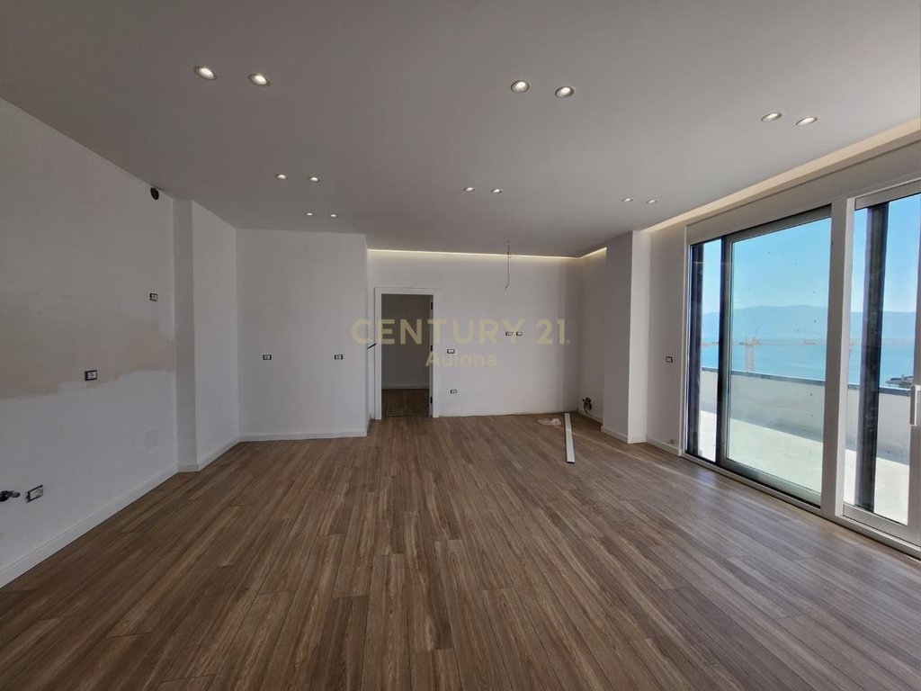 PENTHOUSE PER SHITJE PRANE ''LUNGOMARE 1''