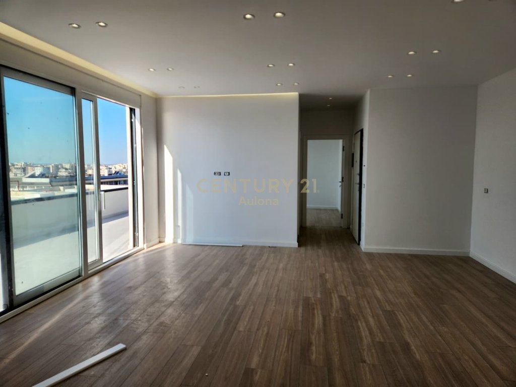 PENTHOUSE PER SHITJE PRANE ''LUNGOMARE 1''