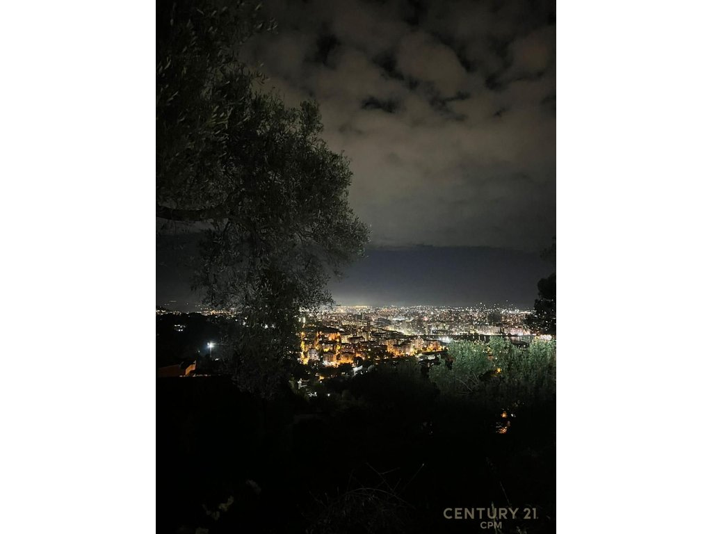 Jepet me qira shtëpi private me oborr në Tiranë, zona Saukut, “Te Pamja”.