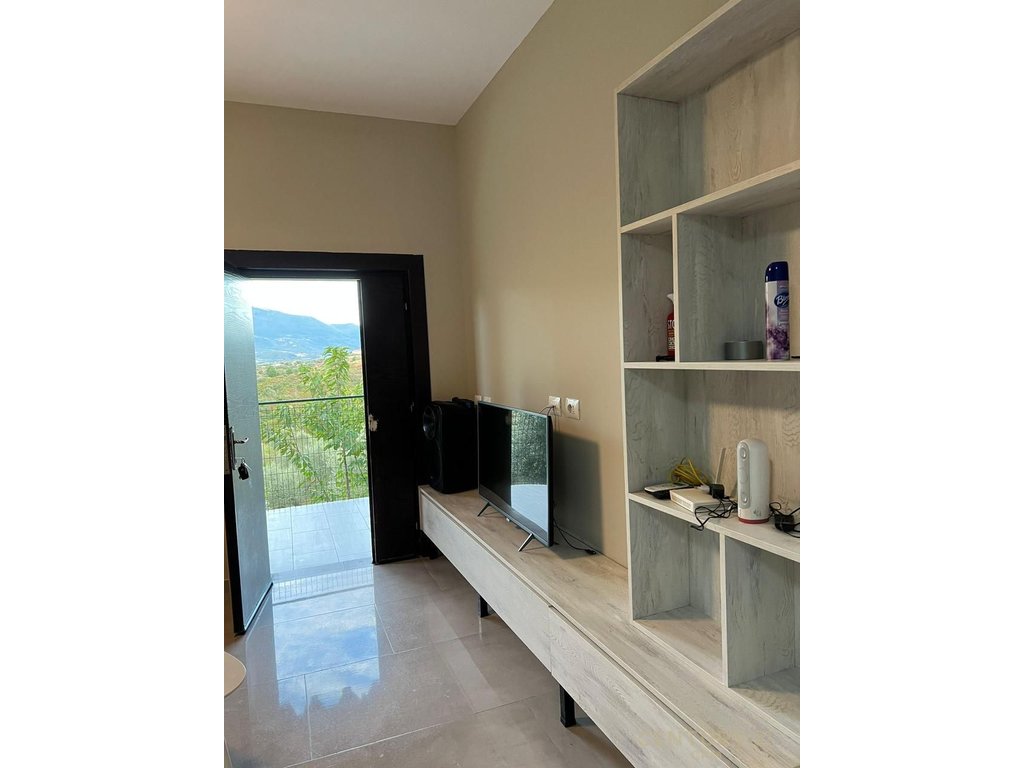 Jepet me qira shtëpi private me oborr në Tiranë, zona Saukut, “Te Pamja”.