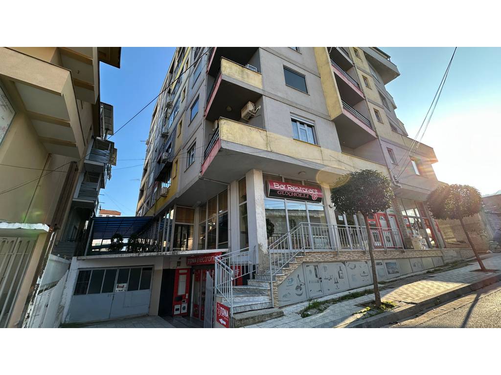 JEPET ME QERA – LOKAL + BODRUM, POGRADEC (RRUGA INDUSTRIALE)