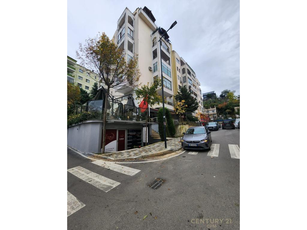 Dyqan per shitje ne Fresk tek shkolla 17 shkurti 100000€ | 48 m²