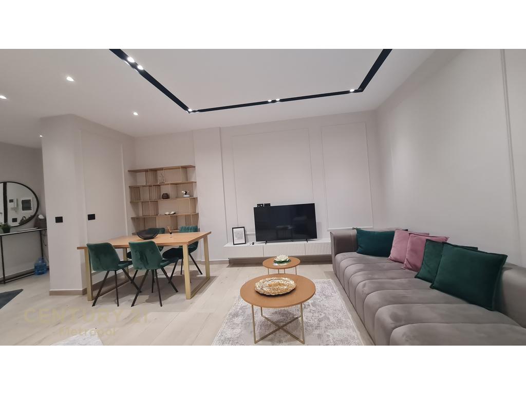 OFROJ PER QIRA APARTAMENT LUKSOZ 1+1 ME PARKIM, PRANE QENDRES TREGETARE TEG!
