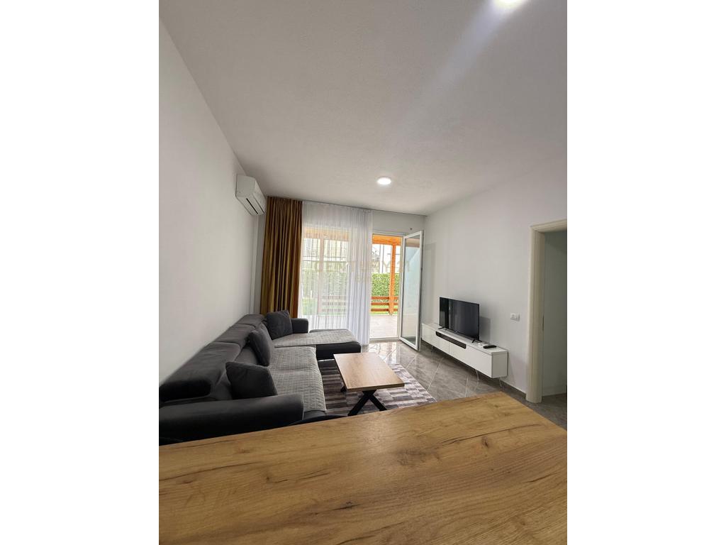 Apartament 2+1me Oborr 266 m2  për Shitje në Gjirin e Lalzit, Durrës !