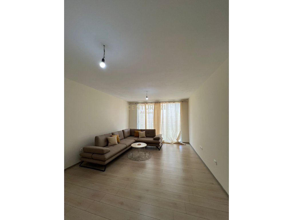 JEPET ME QIRA APARTAMENT PËR ZYRA OSE BANIM + POST PARKIMI, TEK KRYQËZIMI I FARMACISË 10!!