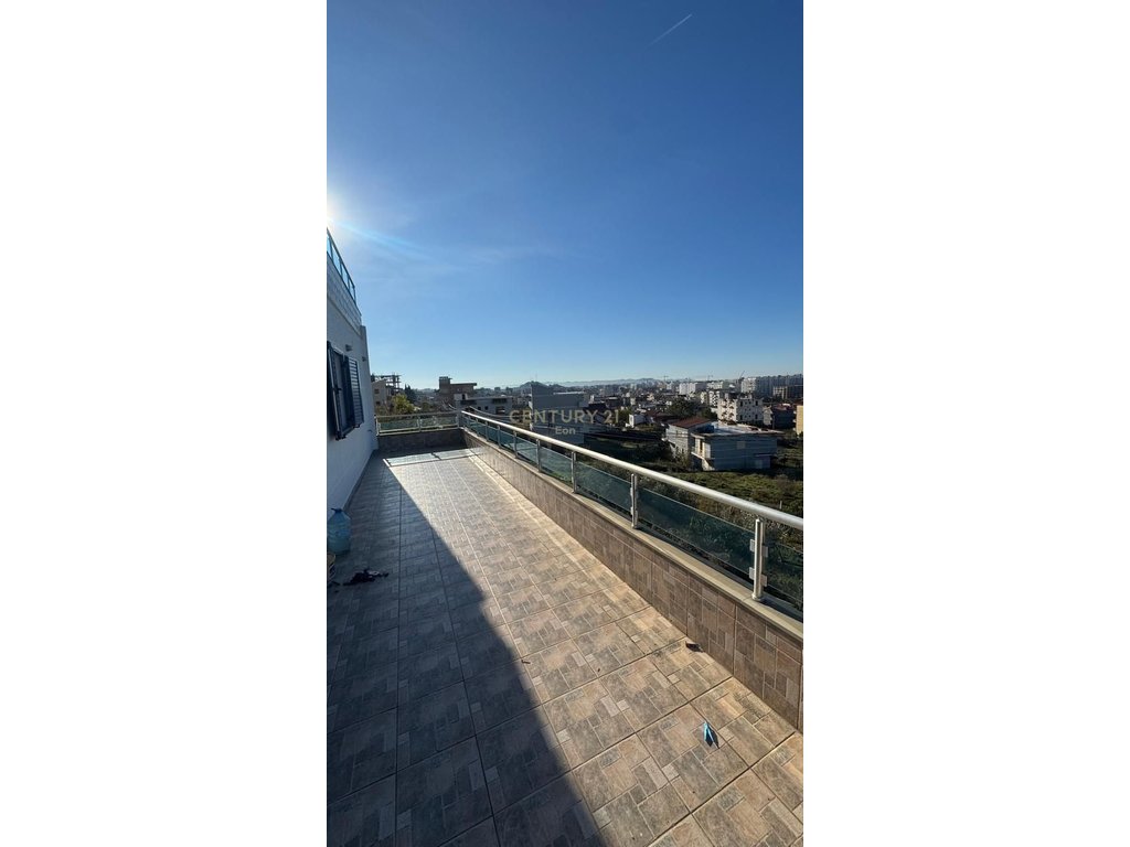 JEPET ME QERA NJE APARTAMENT 1+1 KAT I DYTE I NJE VILE, GOLEM !