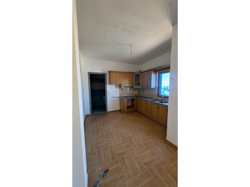 JEPET ME QERA NJE APARTAMENT 1+1 KAT I DYTE I NJE VILE, GOLEM !