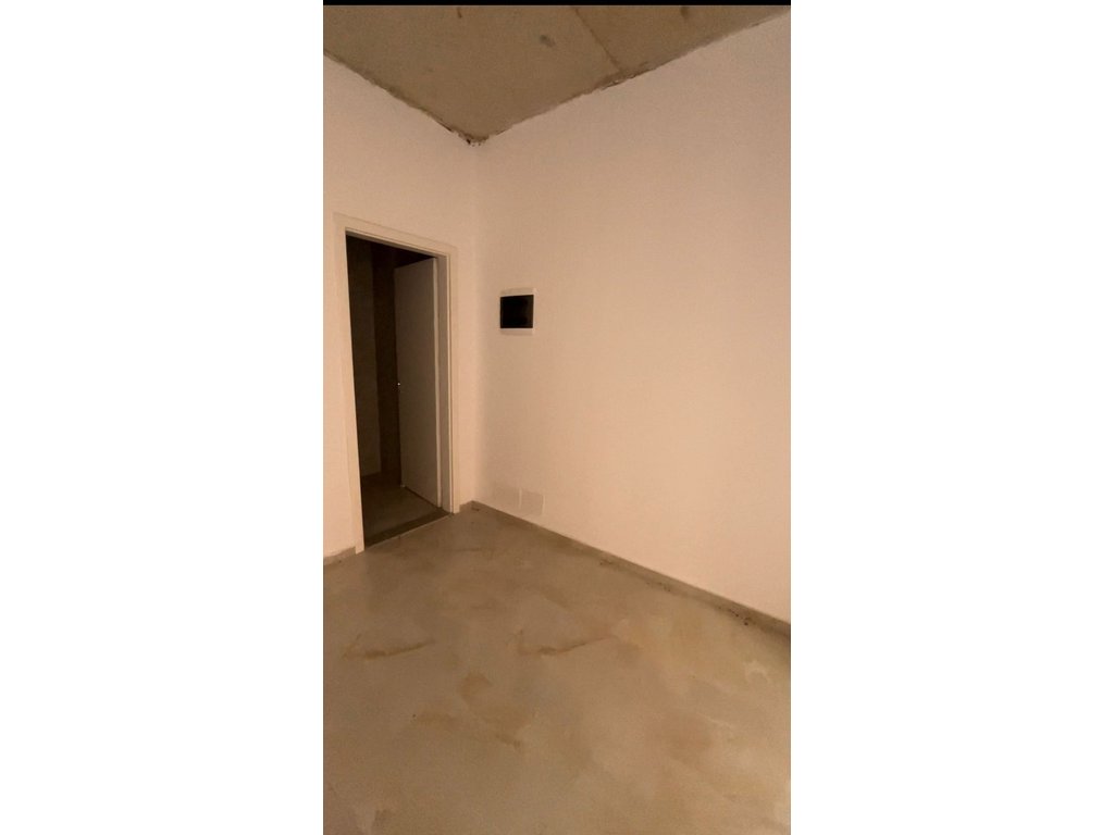 Ambient Komercial  Me Qira në Ali Demi Tek Kompleksi Mangalem, Tiranë