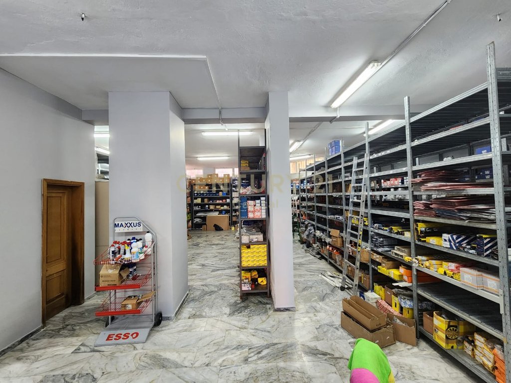 Shesim Dyqan ose ambjent biznesi kati 0,  buze rrugës kryesore Dritan Hoxha, Laprakë - 187 m²