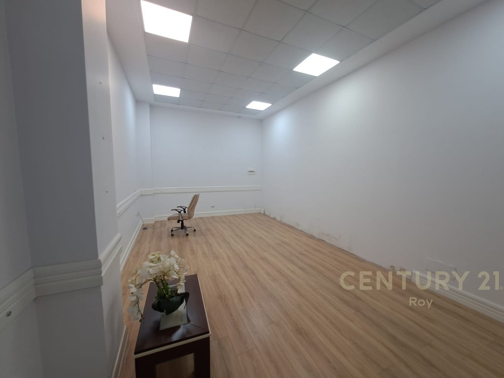 Hapësirë multifunksionale  Për Shitje në Plazh, Durrës 50m Distance nga Deti.
