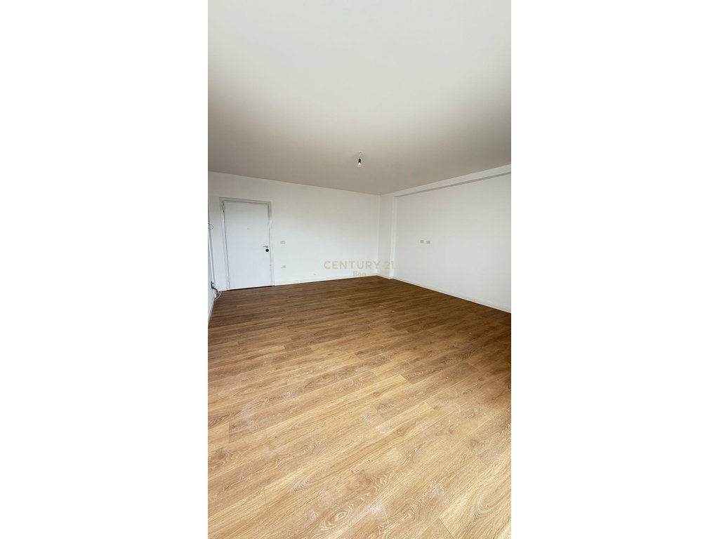 SHITET APARTAMENT 2+1+2 , PRANE UJESJELLESIT DURRES !