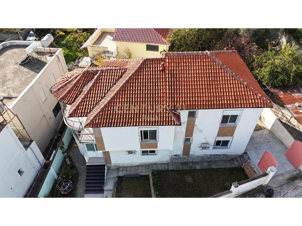 Vilë për Shitje prane spitalit rajonal Durrës - 280000€ | 480 m²