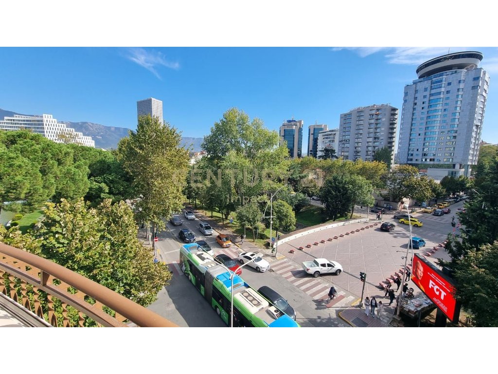Bar / Restorant në shitje tek Shallvaret,perballe Tajvanit, Tiranë . ULET ÇMIMI NGA 280,000€ NË 250.000€ !