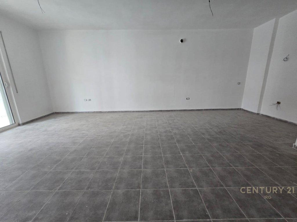 SHITET APARTAMENT 2+1+ Post Parkimi, PRANE LUNGO MARE VLORE