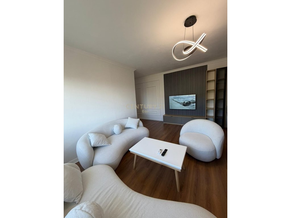 SHITET APARTAMENT 2+1 DHE VERANDE NE SHKEMBIN E KAVAJES, DURRES !