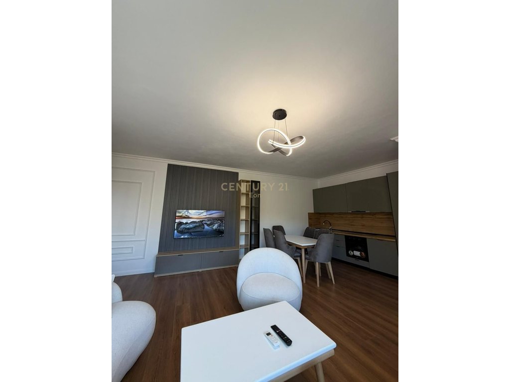 SHITET APARTAMENT 2+1 DHE VERANDE NE SHKEMBIN E KAVAJES, DURRES !