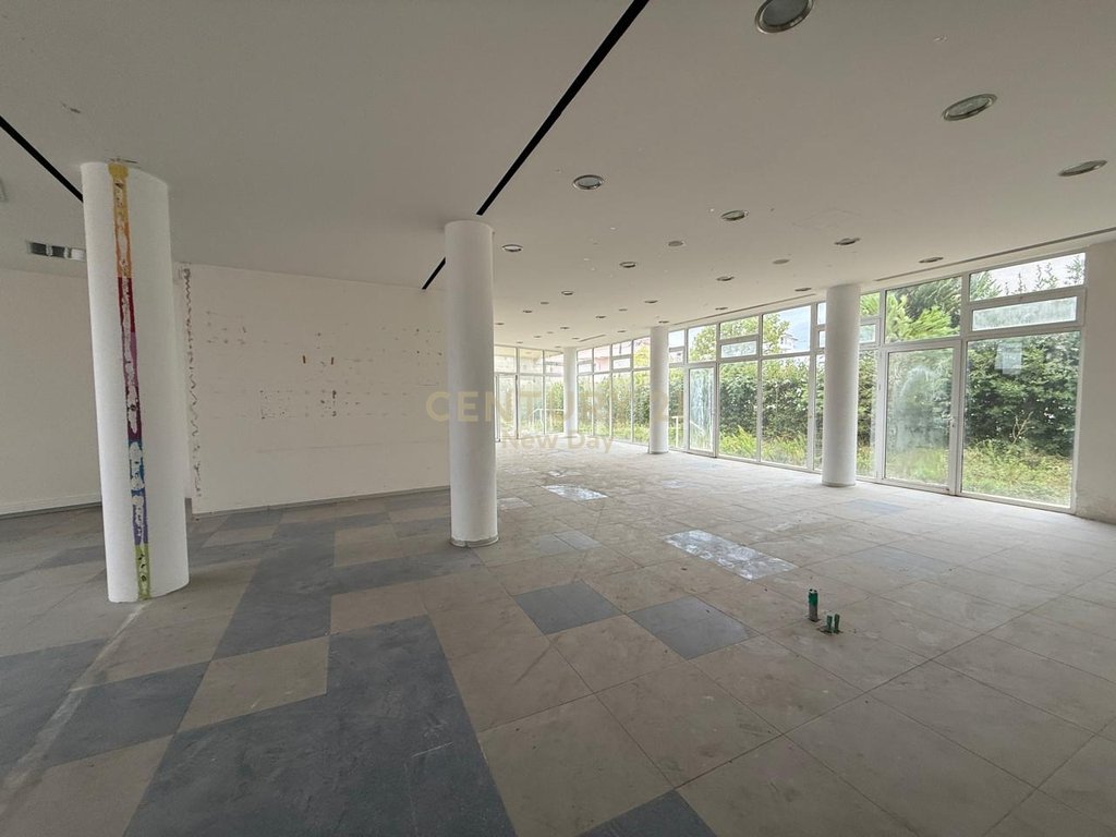Shitet Godinë Multifunksionale ne Kenete Durrës - 800000€ | 800 m²