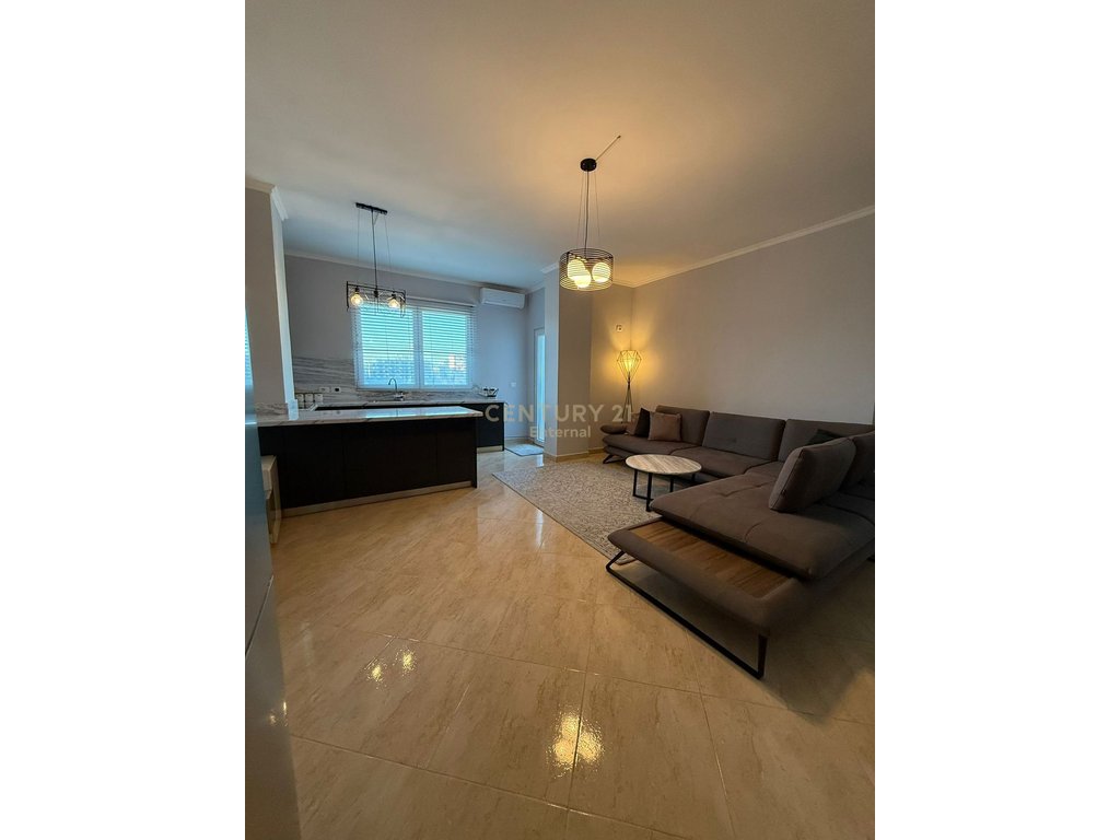 Shitet Apartament 1+1 ne Plazhin e Golemit