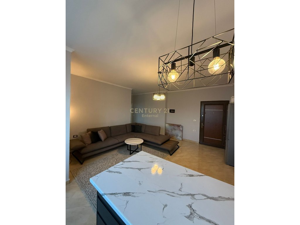 Shitet Apartament 1+1 ne Plazhin e Golemit