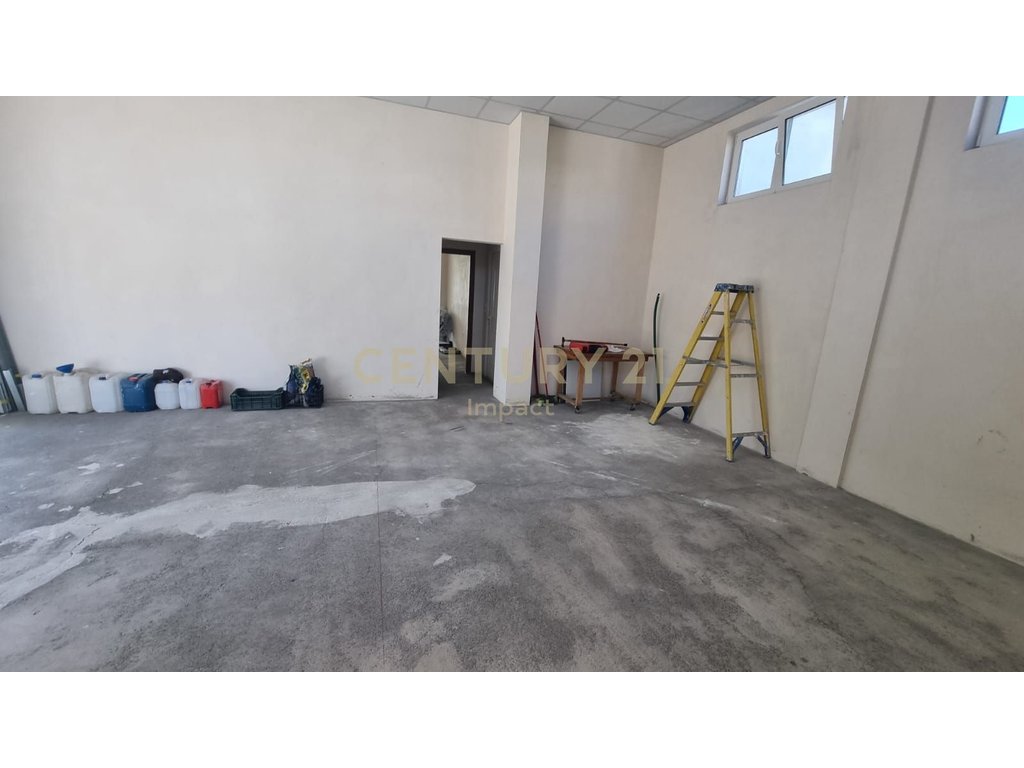 Ambient Komercial ,Me Qira në Kodër Kamëz, Tirana - 750€ !