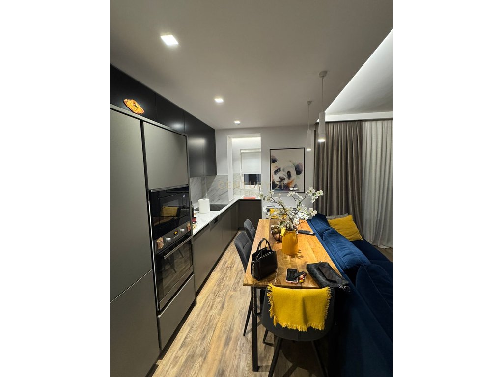 Shitet, Apartament 2+1, Brylli