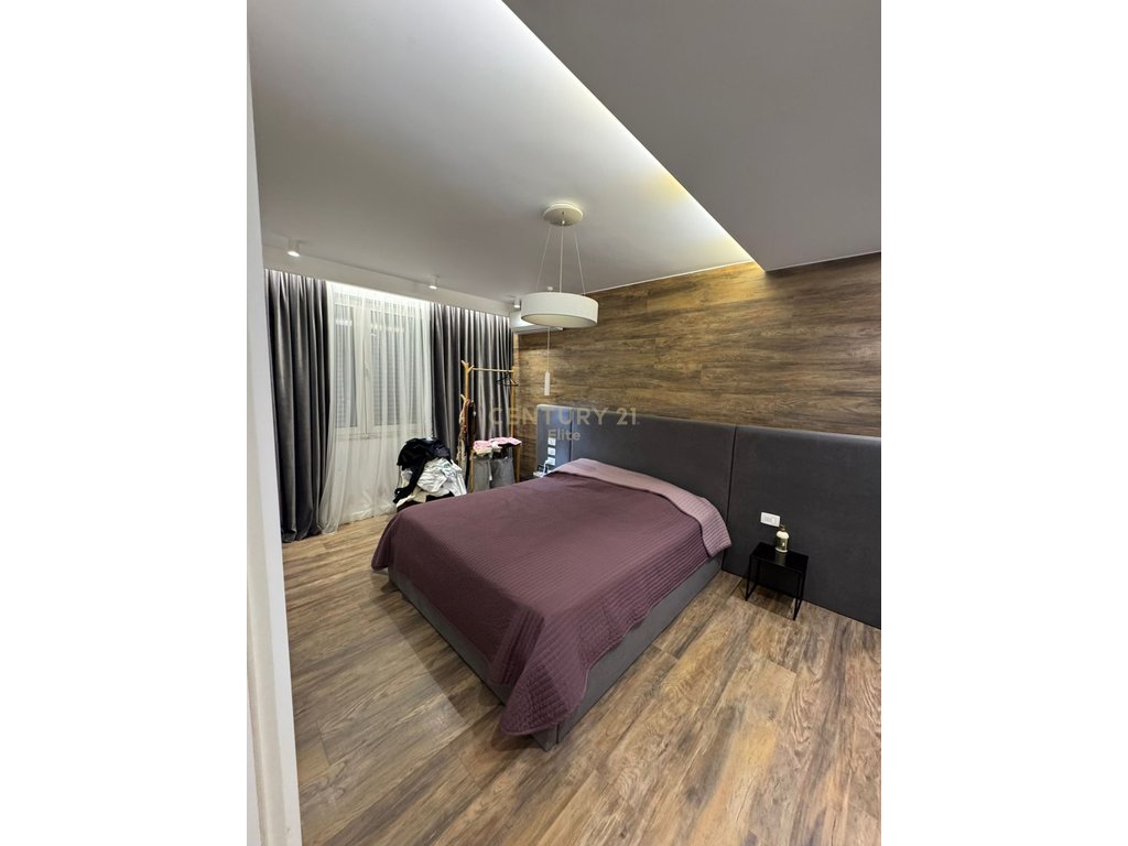 Shitet, Apartament 2+1, Brylli