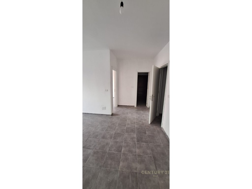APARTAMENT 2+2B+2T PER SHITJE PRANE STADIUMIT NE DURRES.