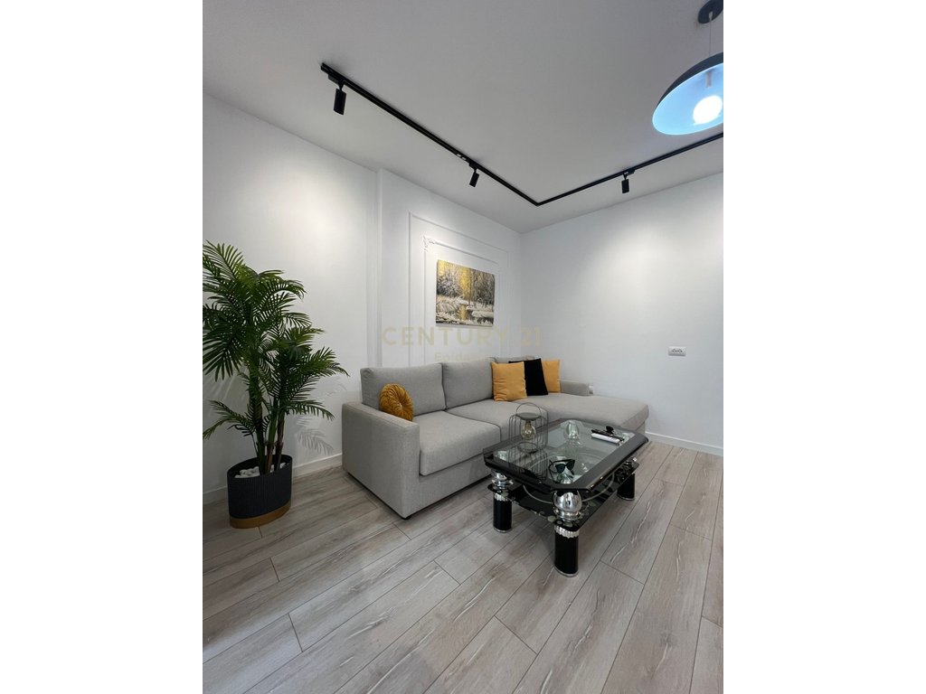 Shitet Apartament 1+1 i investuar, plazh Rrota Kuqe
